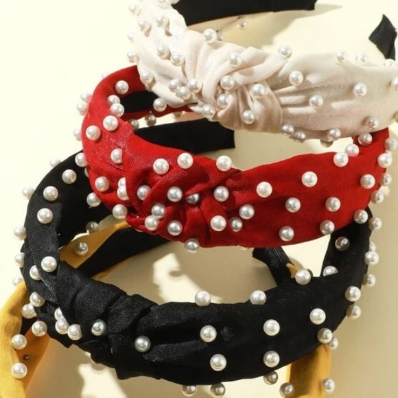 Accessories - New black pearls headband